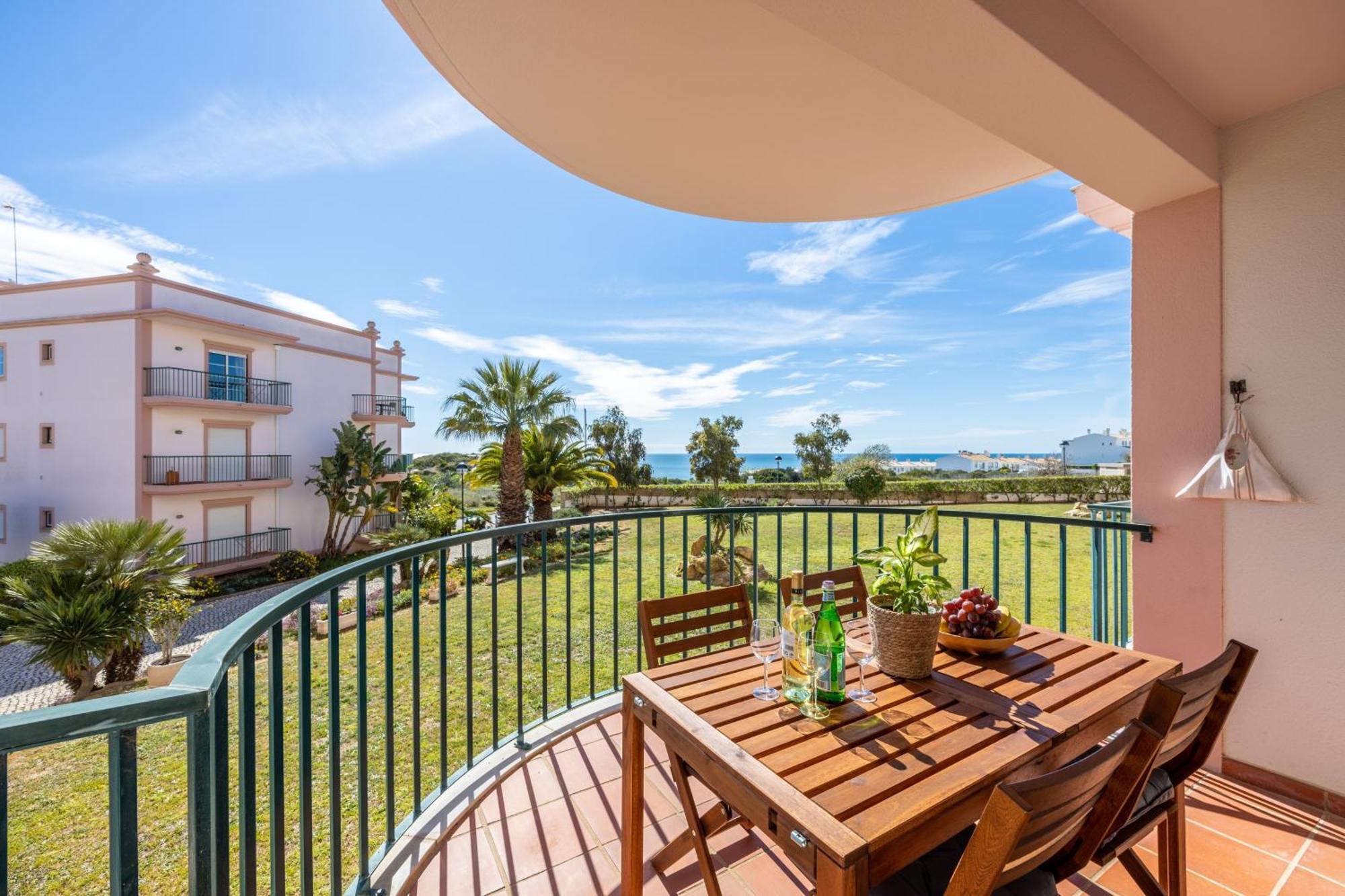 Casas- St 106, 3 Bed, 2 Bath, Wifi, Shared Pool, Sea View Apartment